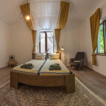 Linden House - A Lovely Apartment In Central Варна Екстериор снимка