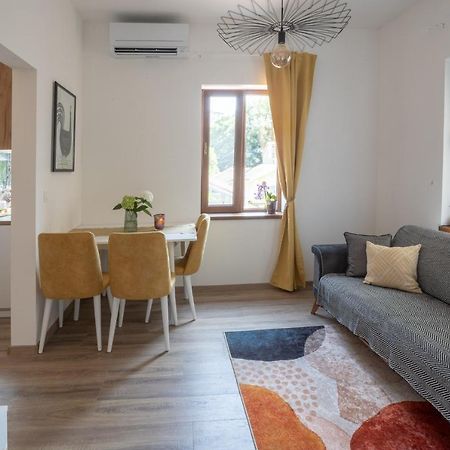 Linden House - A Lovely Apartment In Central Варна Екстериор снимка