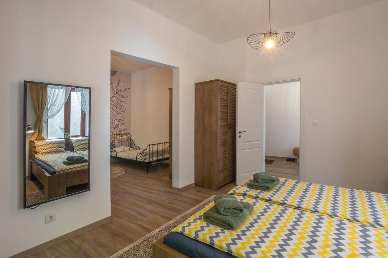 Linden House - A Lovely Apartment In Central Варна Екстериор снимка