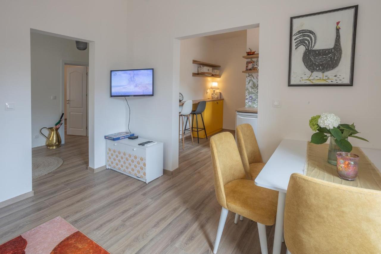 Linden House - A Lovely Apartment In Central Варна Екстериор снимка