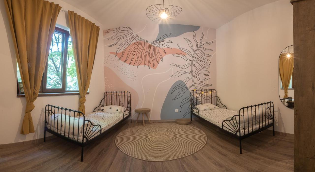 Linden House - A Lovely Apartment In Central Варна Екстериор снимка