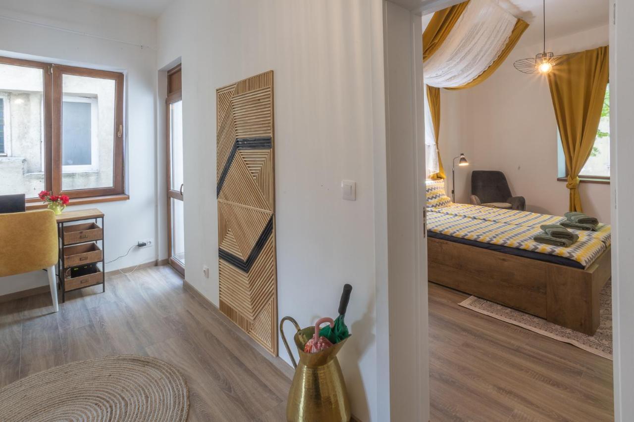 Linden House - A Lovely Apartment In Central Варна Екстериор снимка