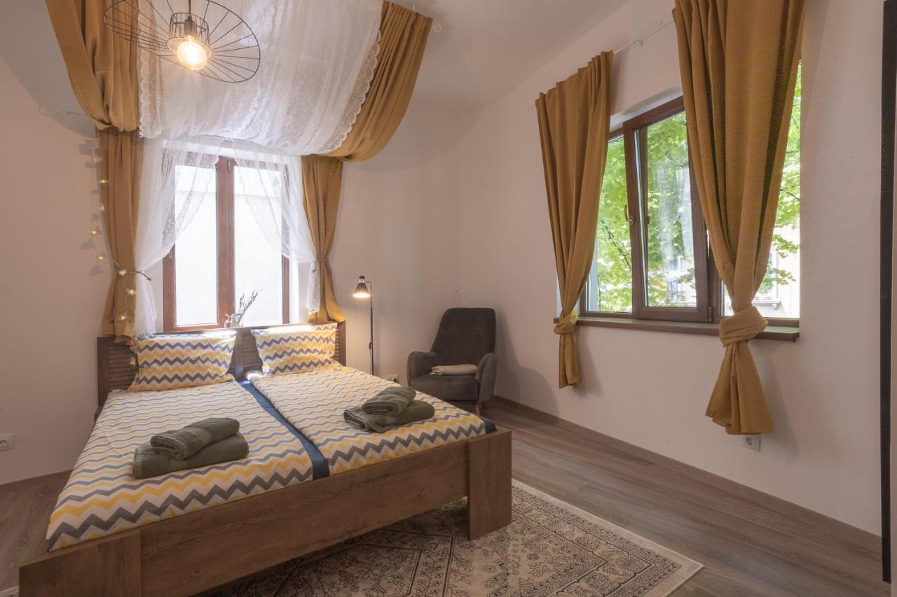Linden House - A Lovely Apartment In Central Варна Екстериор снимка